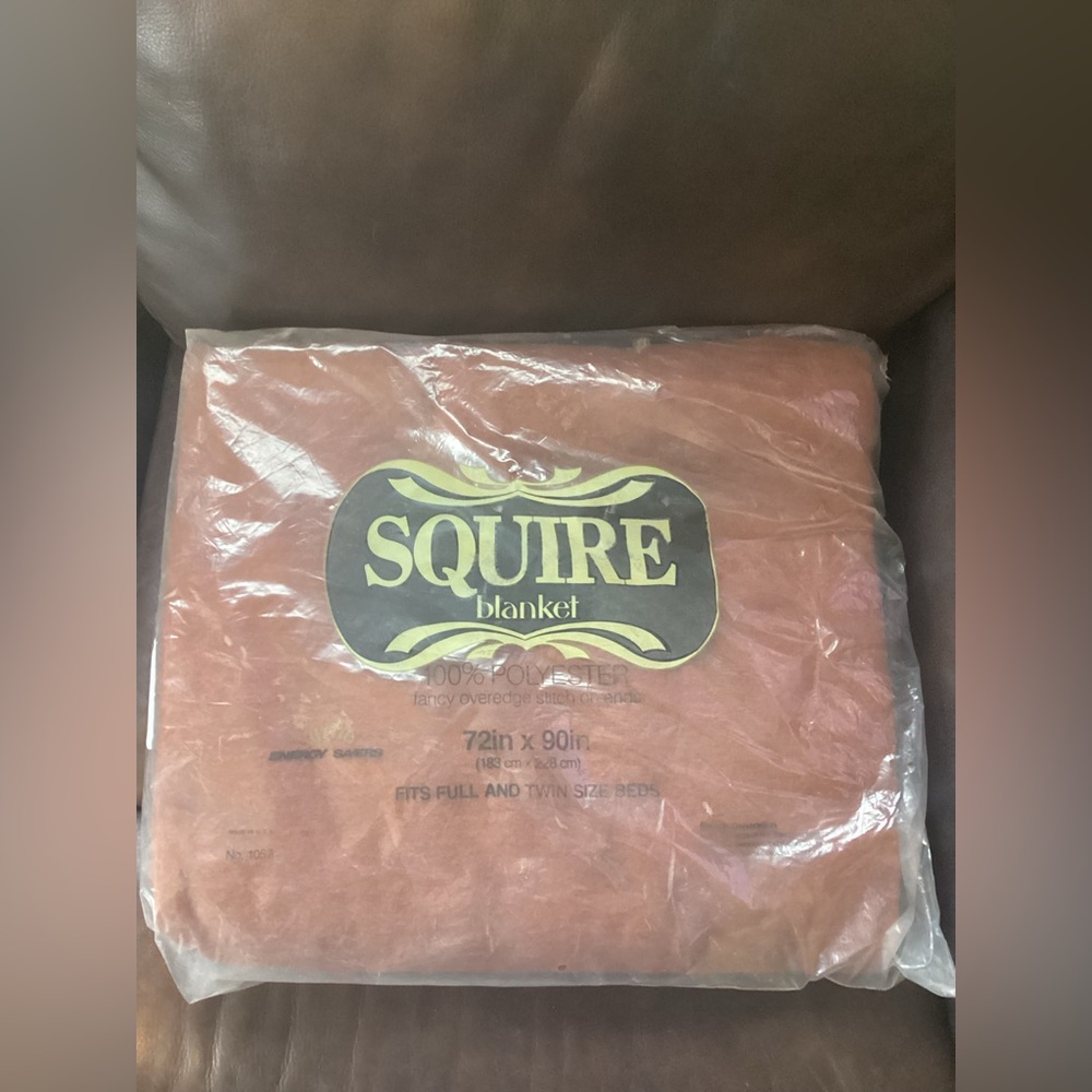 NIP Vintage Squire Polyester Blanket 72” X 90” Fits Twin And Full Brown Blanket